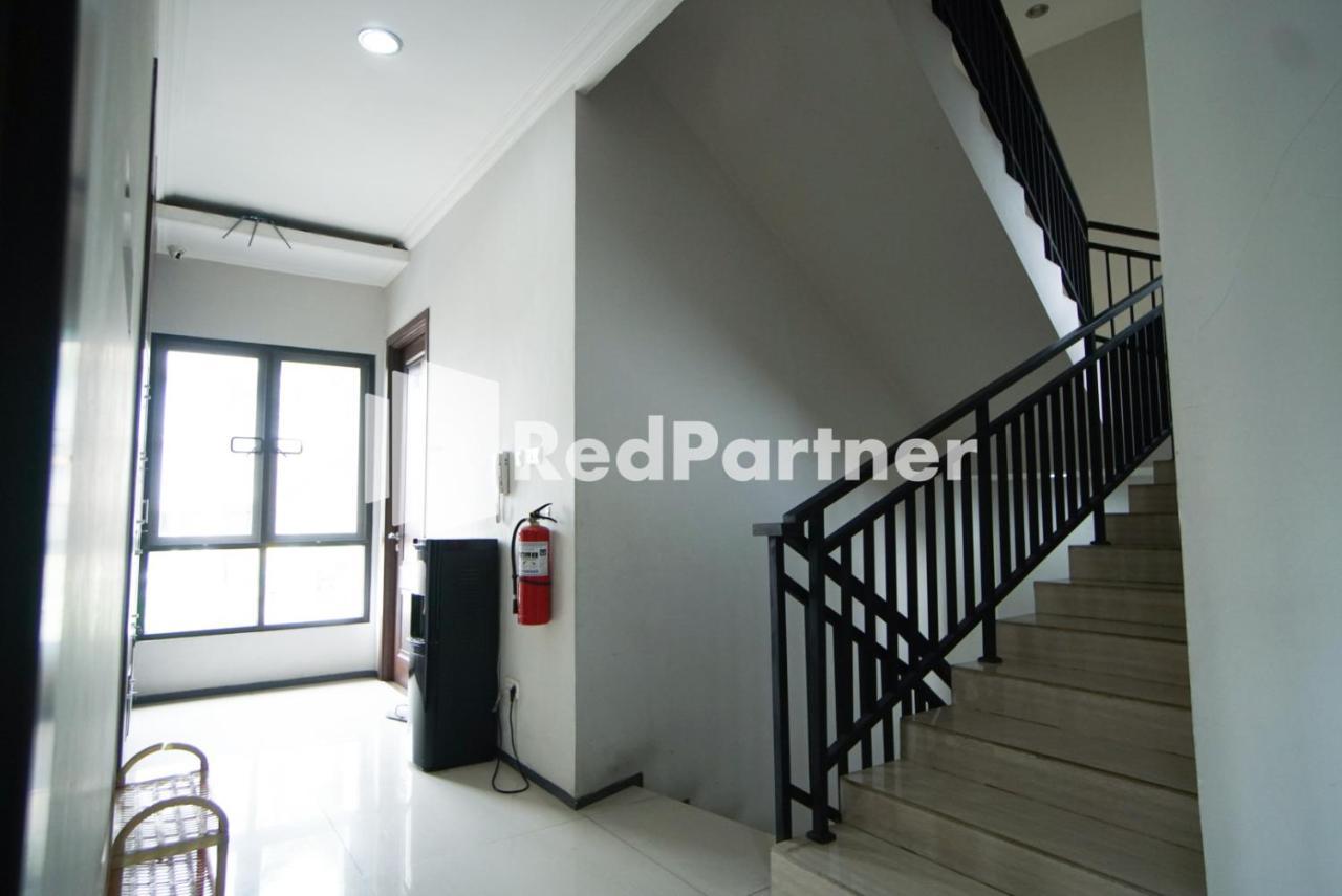 Toba Mansion Syariah Near Benhil Redpartner Jakarta Exterior photo